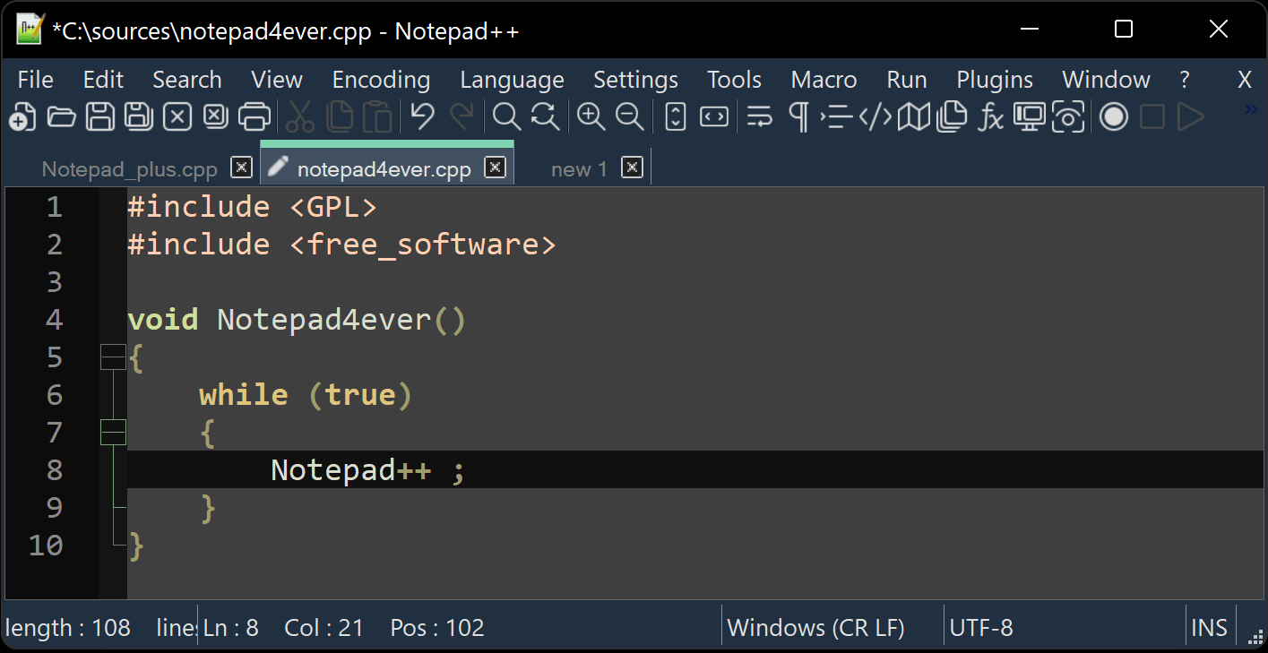 Notepad++ 深色主题下编辑 C++ 代码的界面截图